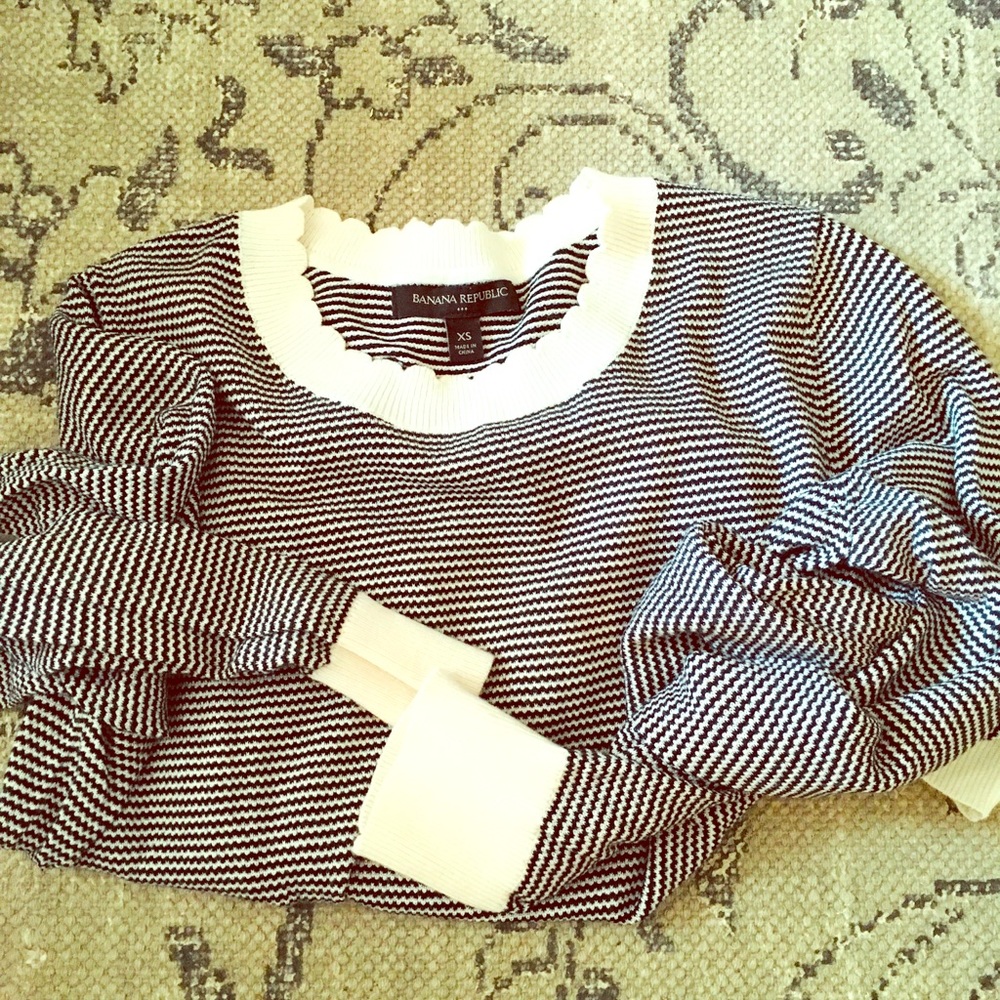 Banana Republic | Scalloped Crew Neck Sweater